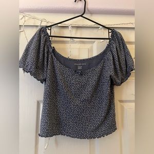 American Eagle Blue Floral Crop Top